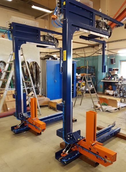 Strapping Machines: GOLIAT SEMI-AUTOMATIC STRAPPING STATION